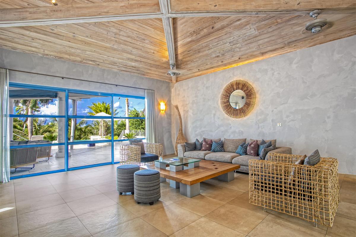 16-LesPalmiersBleus_LivingRoom_Location villa avec piscine terres basses saint martin